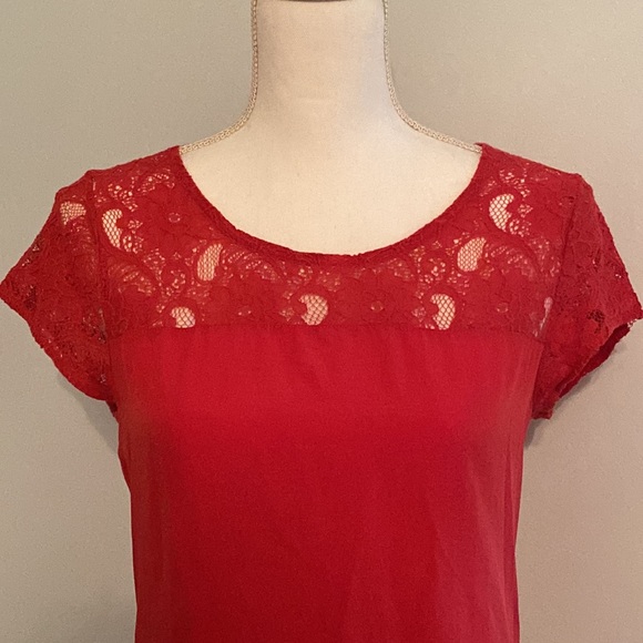Beautiful rich, coral colored blouse with lace detail - Picture 2 of 3